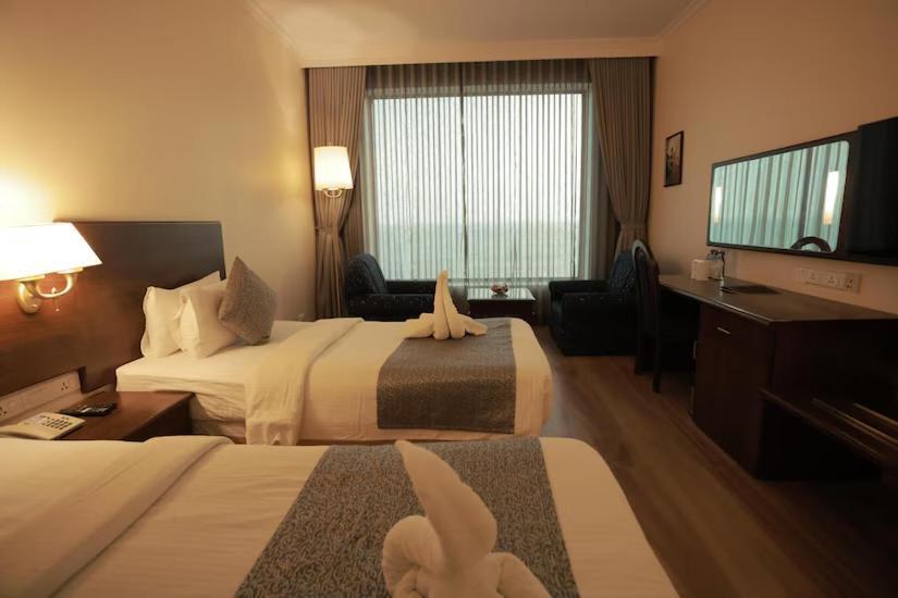 The Quilon Beach Hotel And Convention Center Kollam Exterior photo